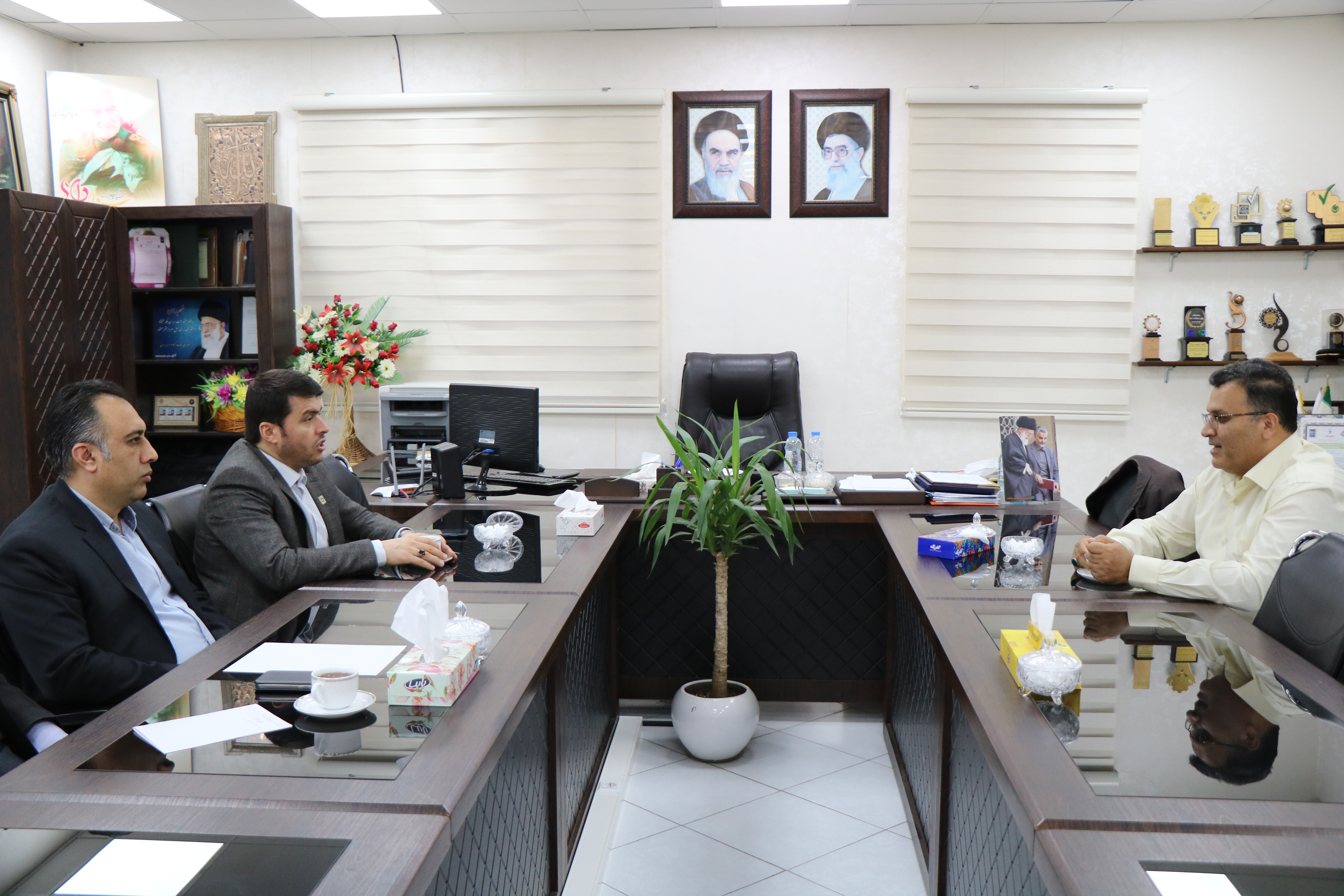 نشست دکتر منصورغفاری با دکتر افضلی مدیرعامل شرکت زمزم گلستان پیرامون اشتغال دانشجویان دانشگاه فنی و حرفه‌ای