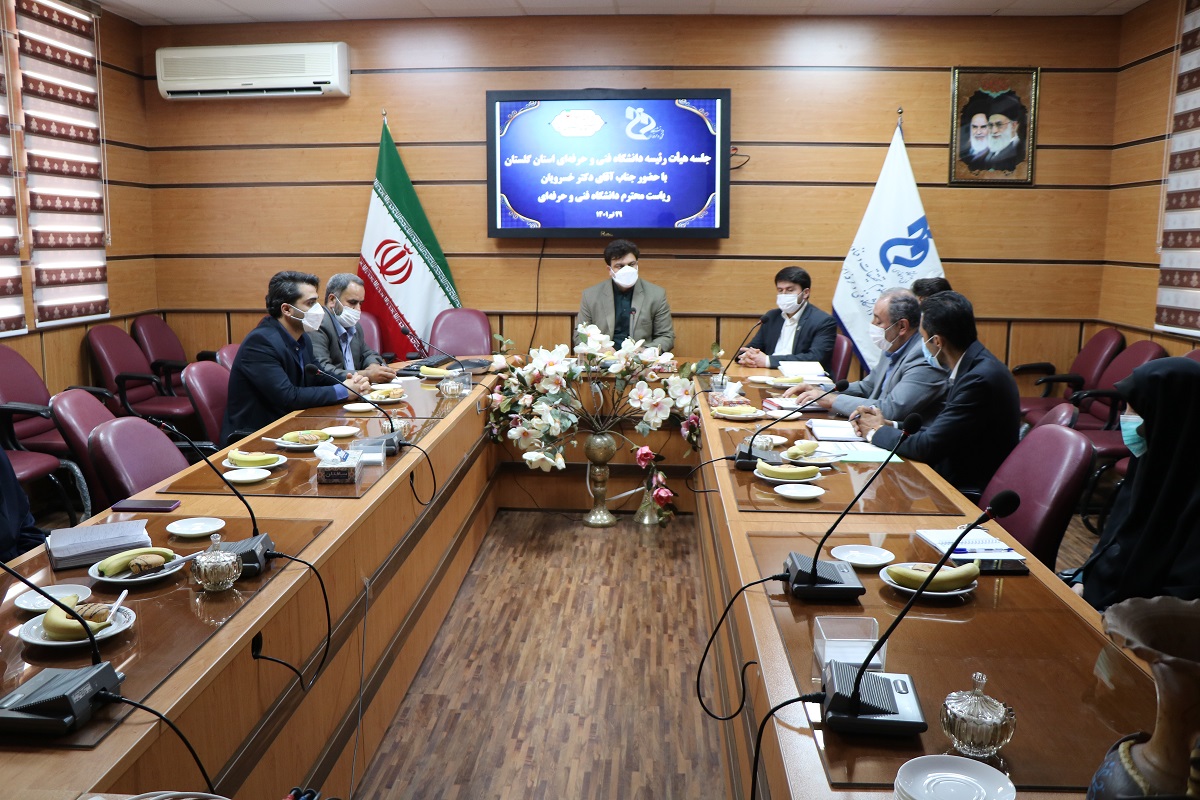 نشست مسئولین اقشار بسیج دانشگاه فنی و حرفه ای استان با دکتر خسرویان